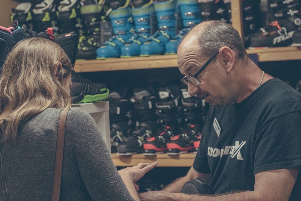 Snowtrax Store Snowboard boot fitting