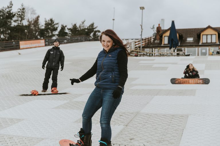Snowtrax snowboarding group lessons